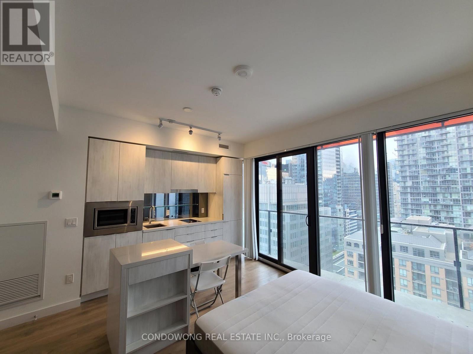 2012 - 215 QUEEN STREET W, Toronto, Ontario