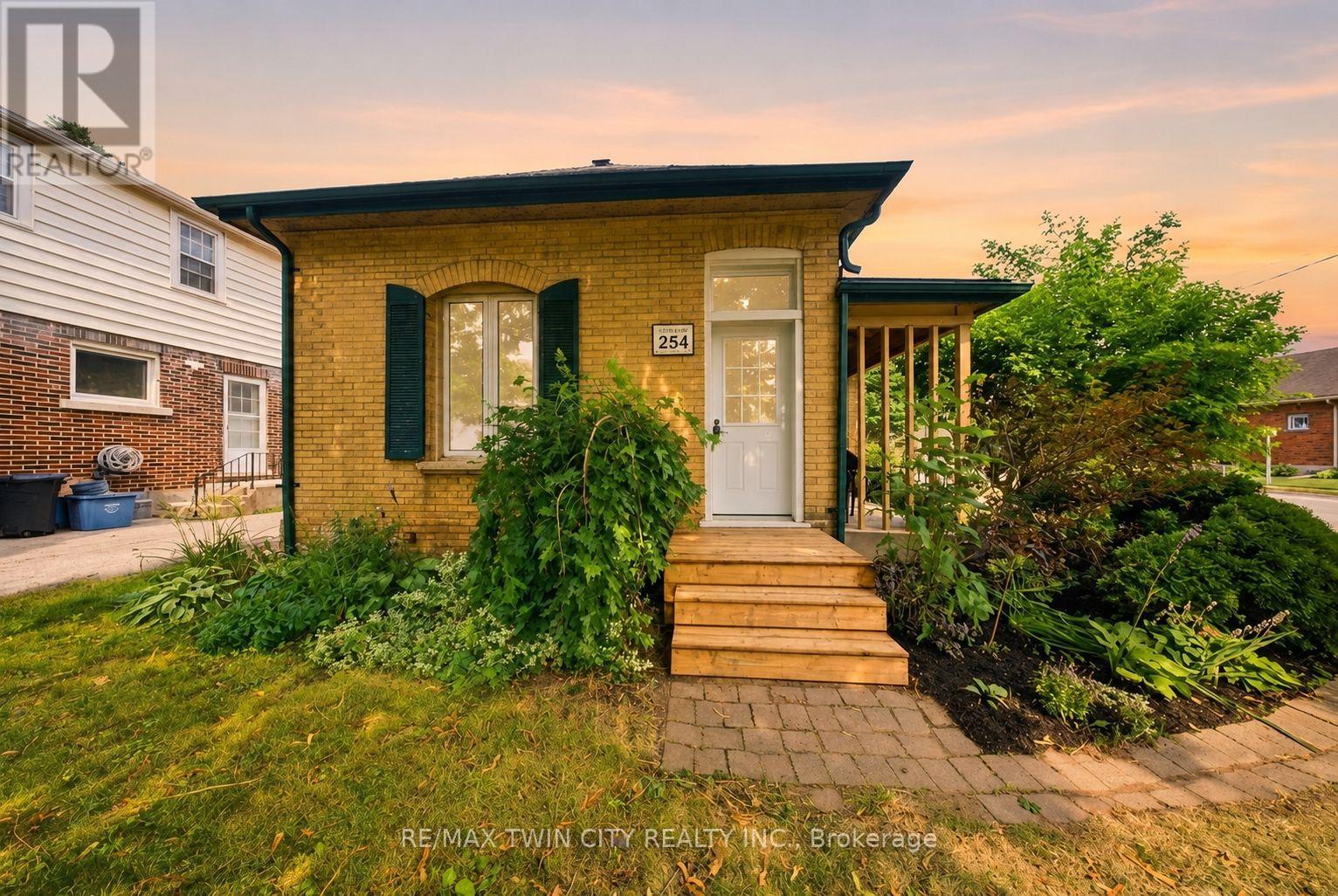 254 ERIE AVENUE, Brantford, Ontario