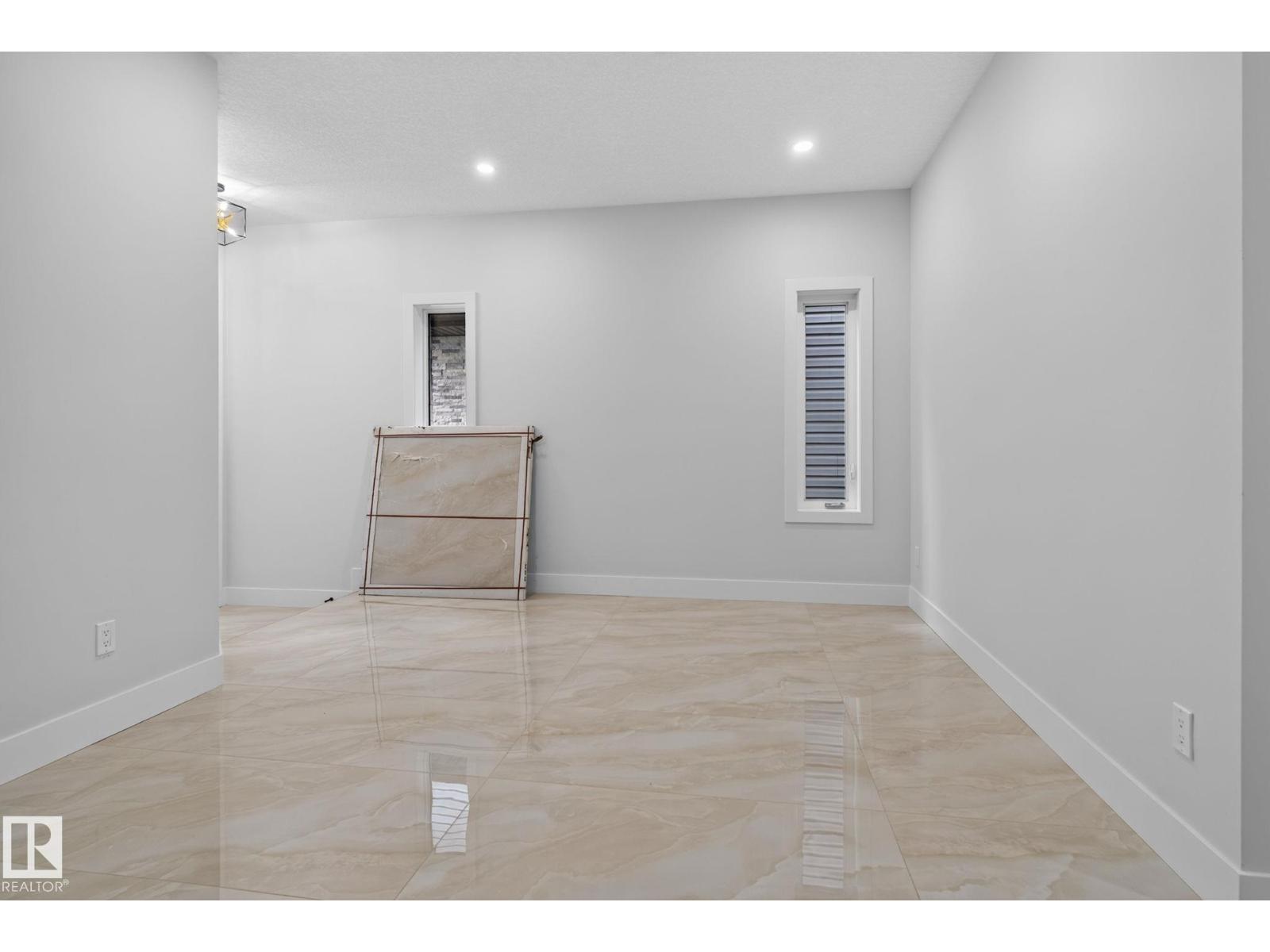 213 Fraser Wy NW, Edmonton, Alberta  T5Y 4C1 - Photo 4 - E4500032