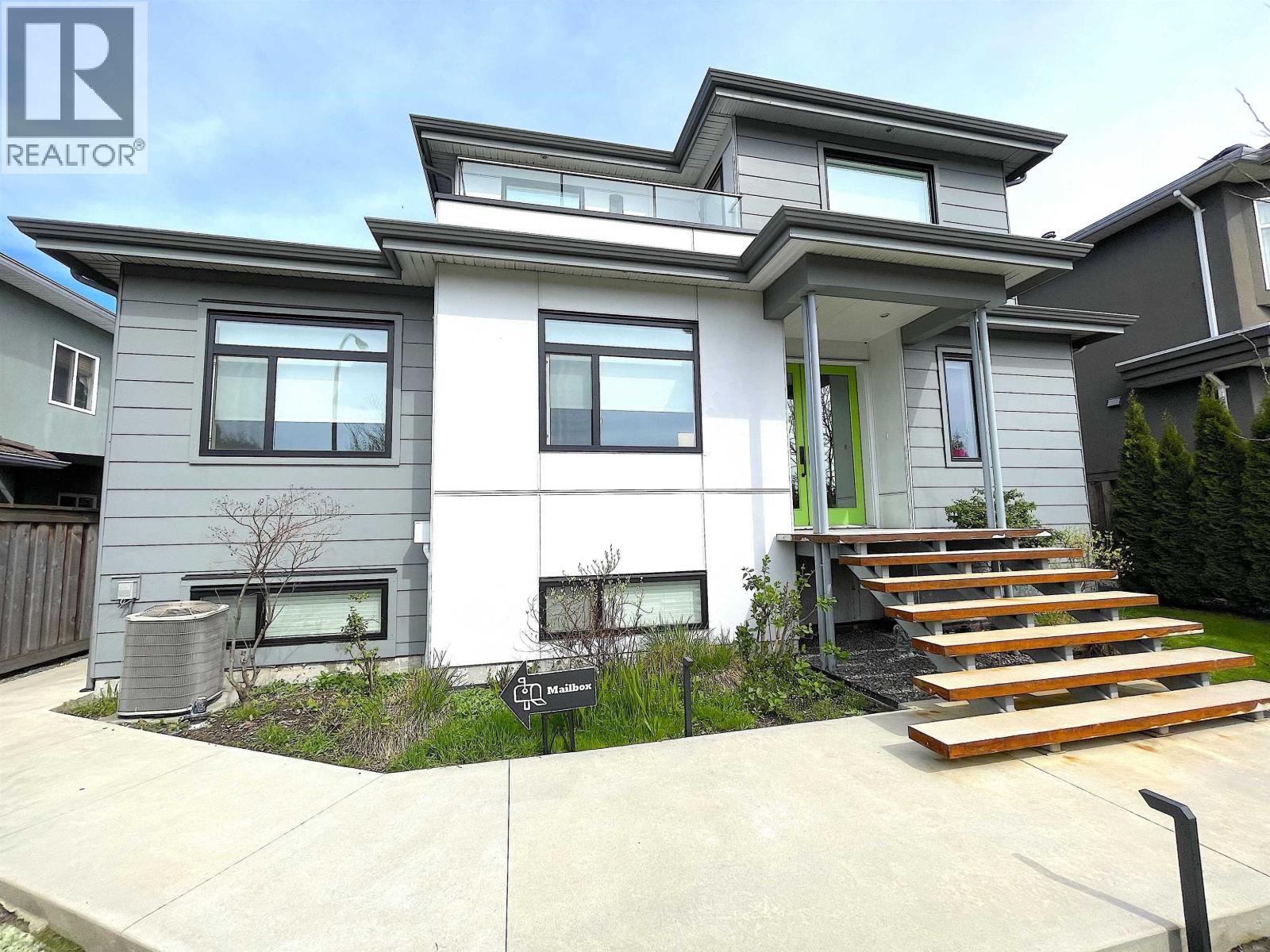 1633 Se Marine Drive, Vancouver, British Columbia  V5P 2R5 - Photo 1 - R3148741