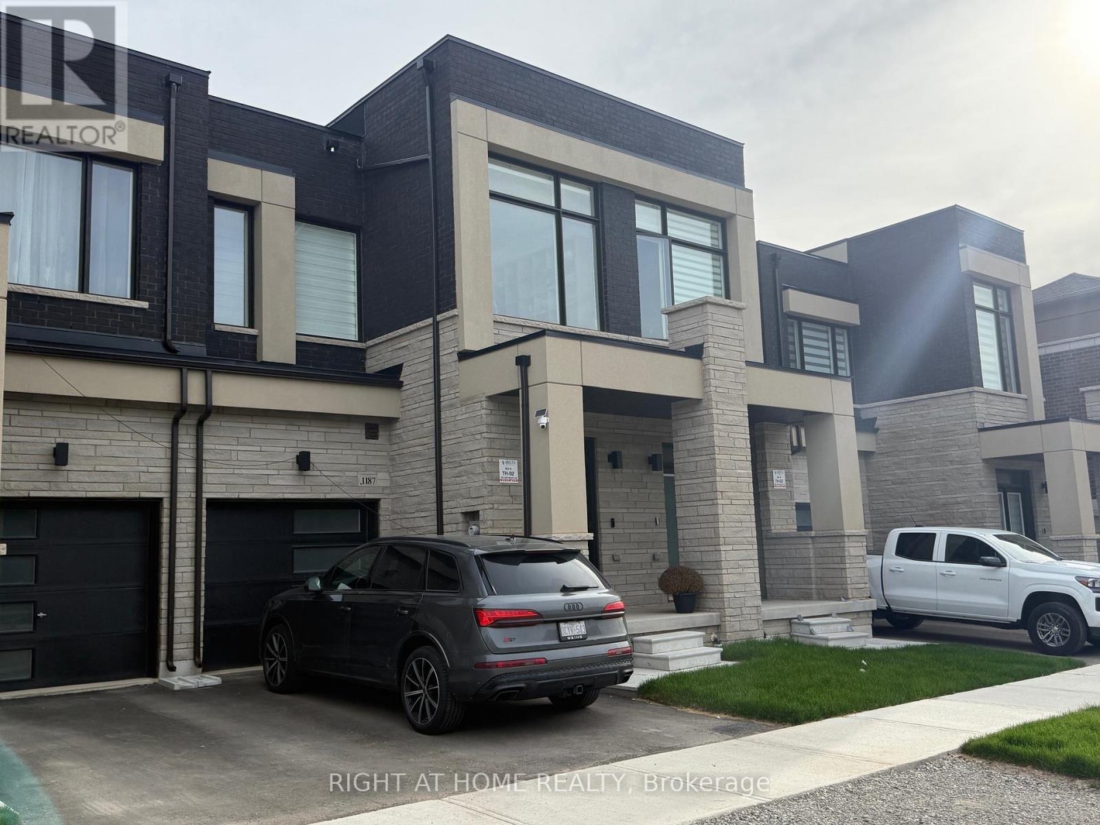 1187 Dartmouth Crescent, Oakville, Ontario  L6H 8C3 - Photo 2 - W13590950