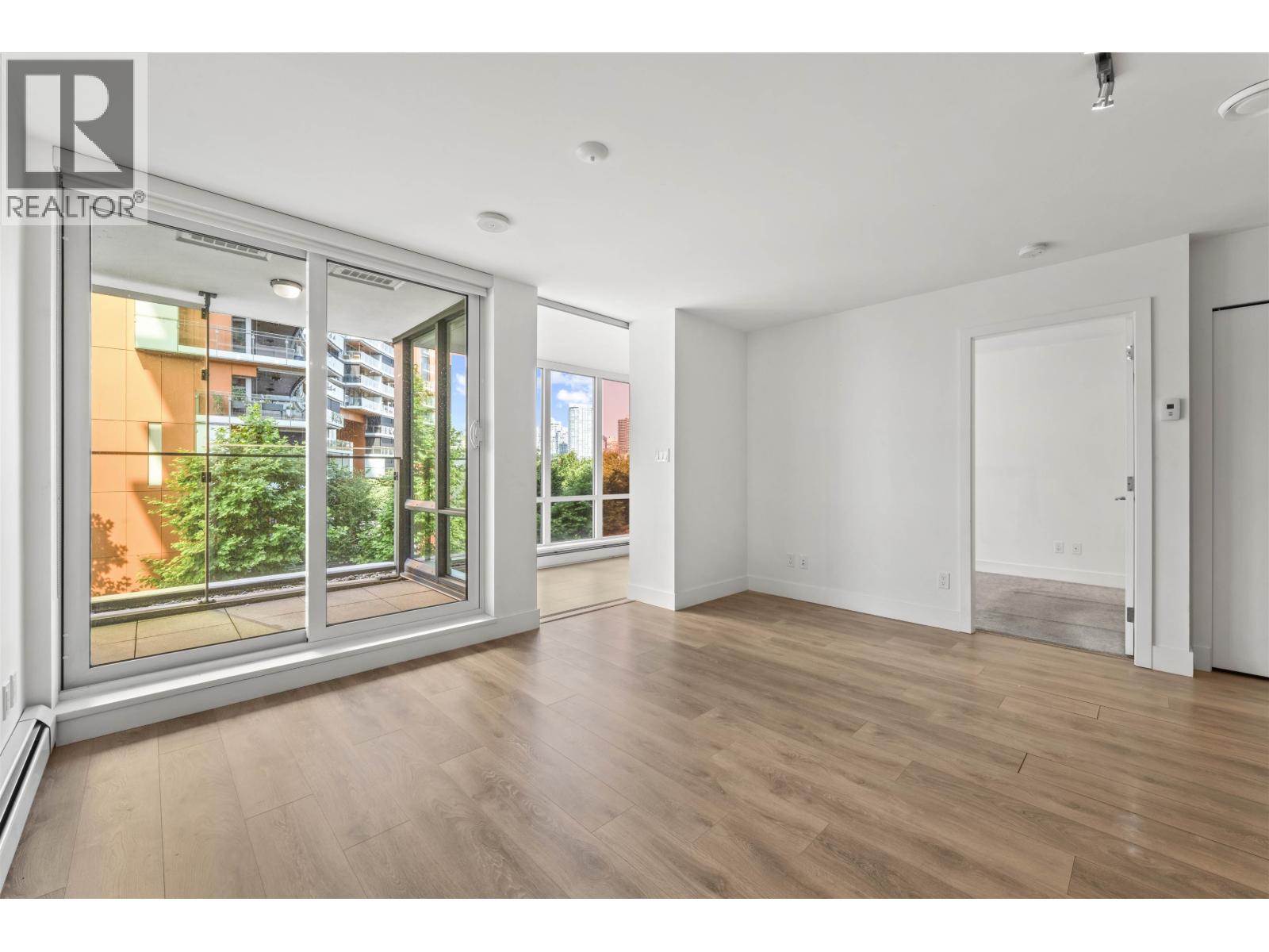 210 1788 Columbia Street, Burnaby, British Columbia  V5Y 0L7 - Photo 11 - R3146616