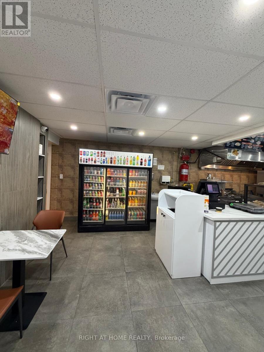 1233 Queen Street W, Toronto, Ontario M6K 1L5 - Photo 7 - W13582764