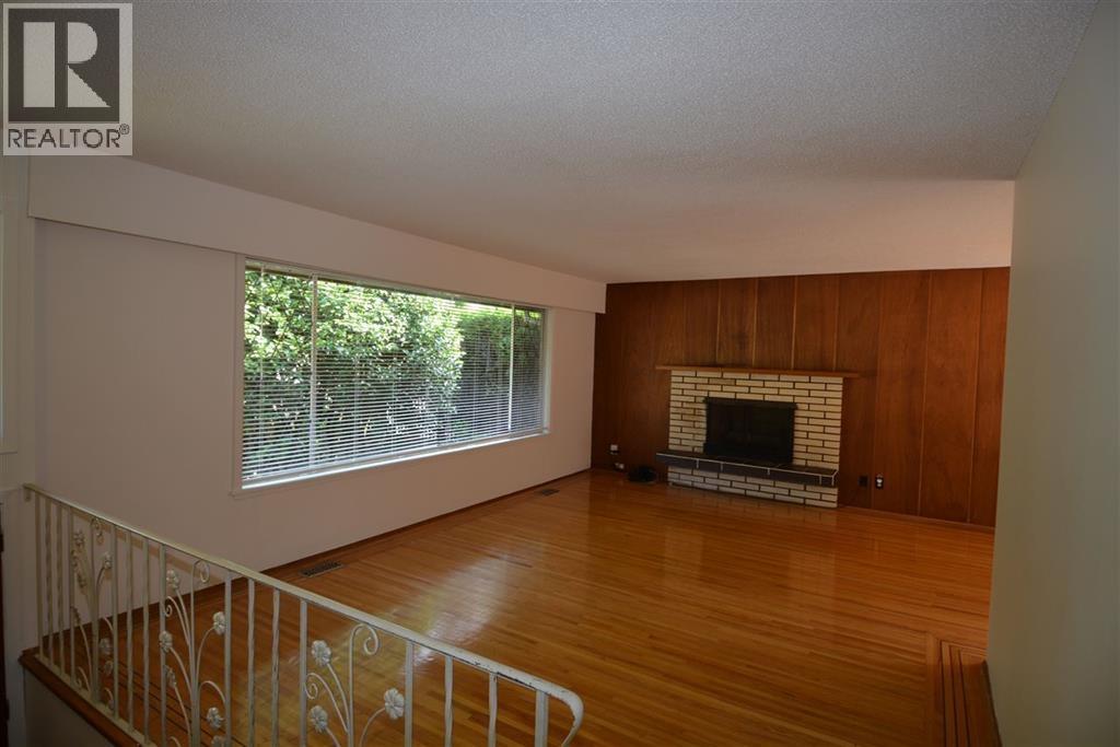 929 Prospect Avenue, North Vancouver, British Columbia  V7R 2M2 - Photo 3 - R3148755