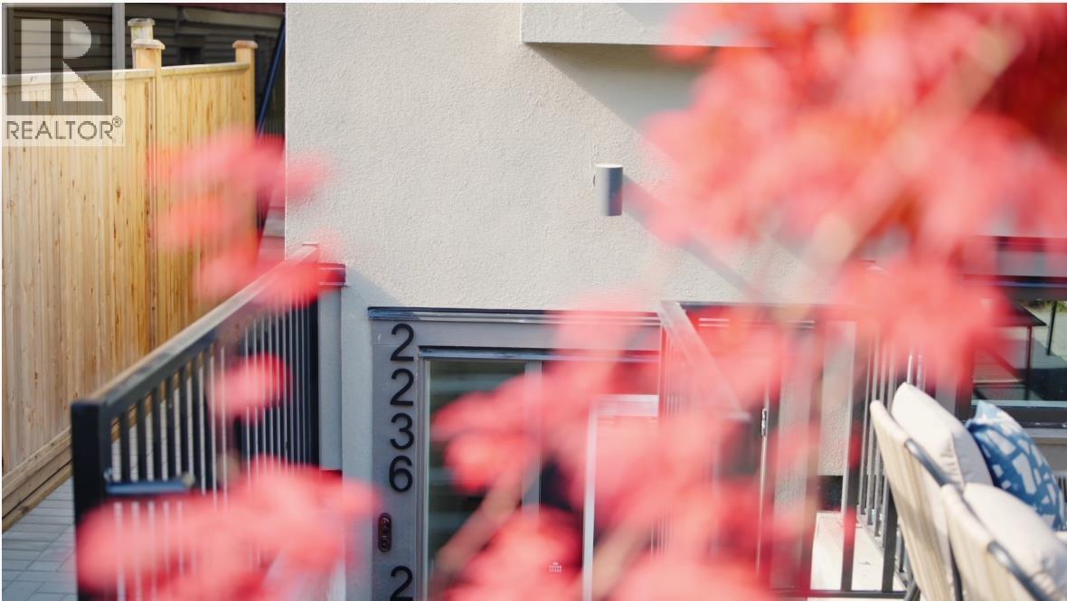 2 2236 E 5TH AVENUE, Vancouver