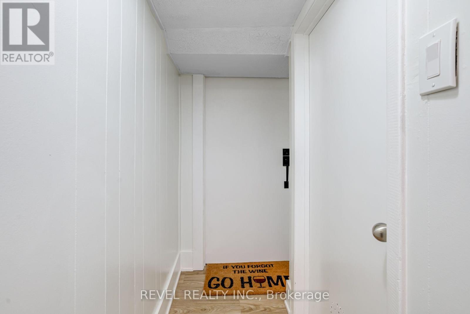 Main - 24 Kenora Crescent, Toronto, Ontario  M6M 1C6 - Photo 15 - W13098890