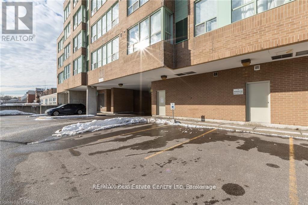 943 O'connor Drive, Toronto, Ontario  M4B 2S7 - Photo 13 - E13591124
