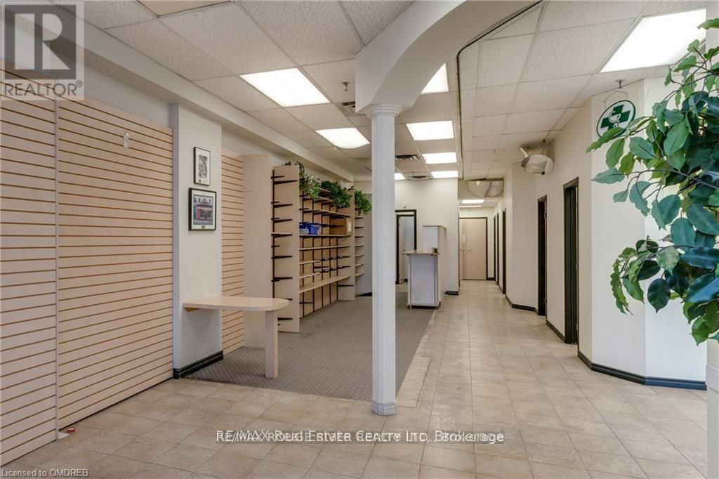 943 O'connor Drive, Toronto, Ontario  M4B 2S7 - Photo 6 - E13591124