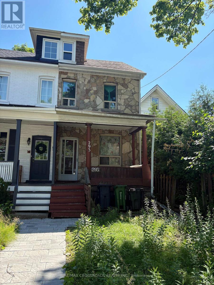 <div class="slider-price">$699,900</div><p>293 Pape Avenue, Toronto, Ontario</p>