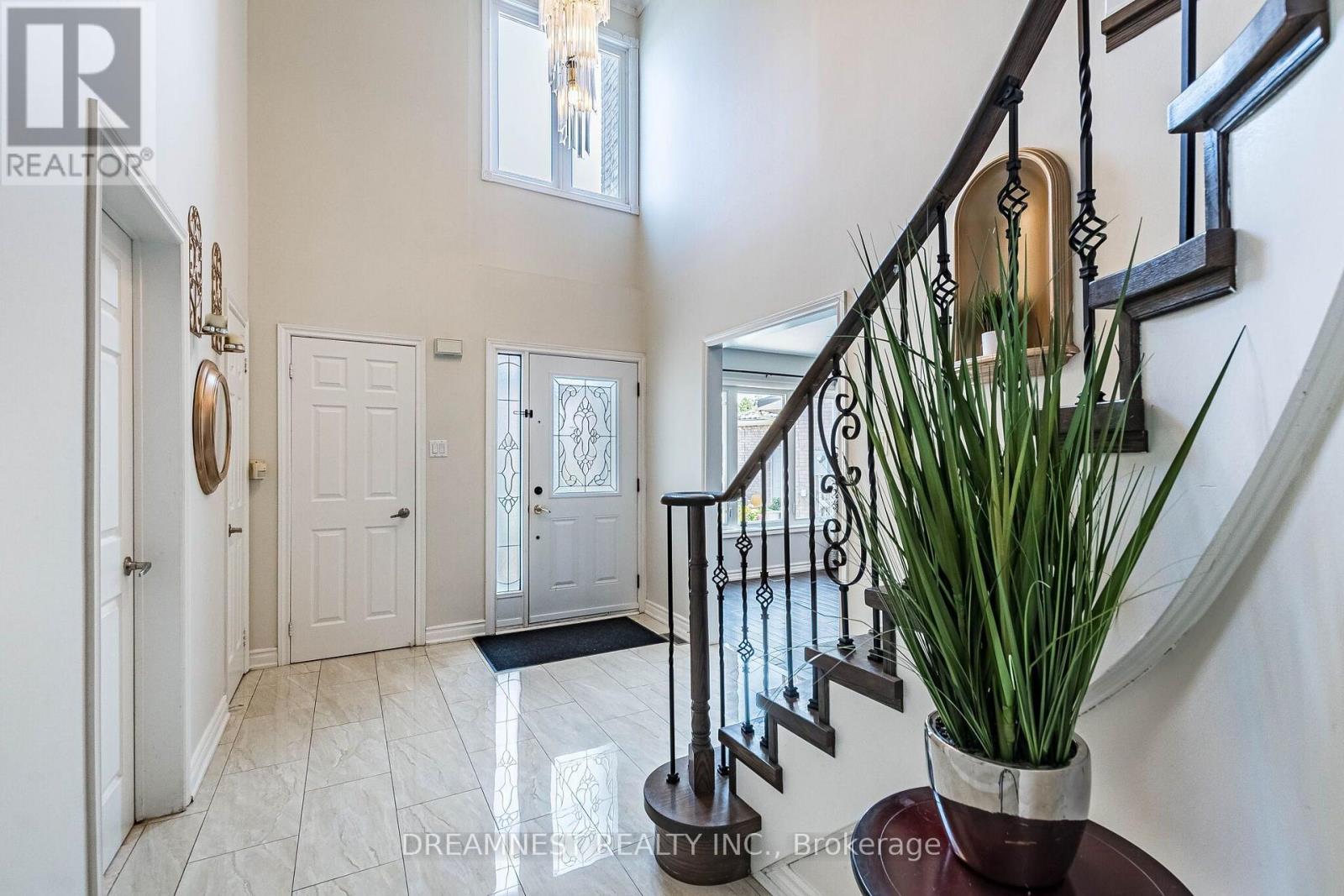 5959 Ladyburn Crescent, Mississauga (East Credit), Ontario  L5M 4V7 - Photo 3 - W13591112
