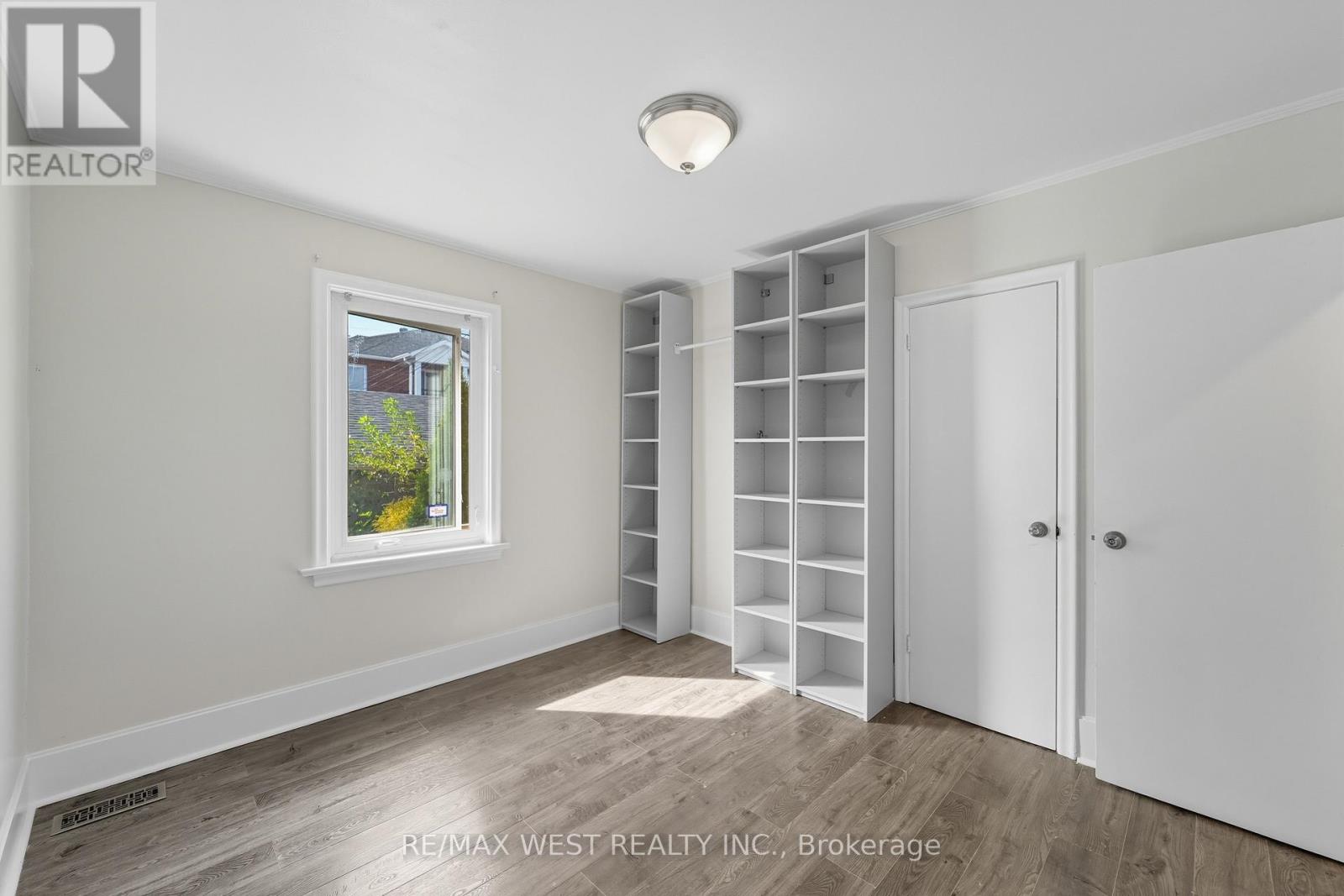 38 Feltham Avenue, Toronto (Rockcliffe-Smythe), Ontario  M6N 2C3 - Photo 20 - W13591136