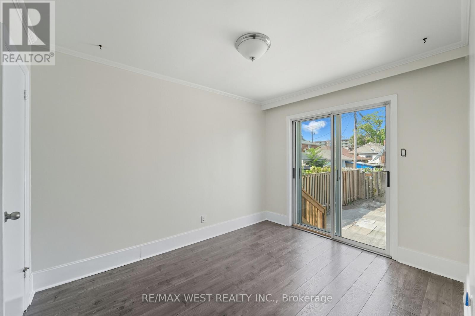 38 Feltham Avenue, Toronto (Rockcliffe-Smythe), Ontario  M6N 2C3 - Photo 25 - W13591136