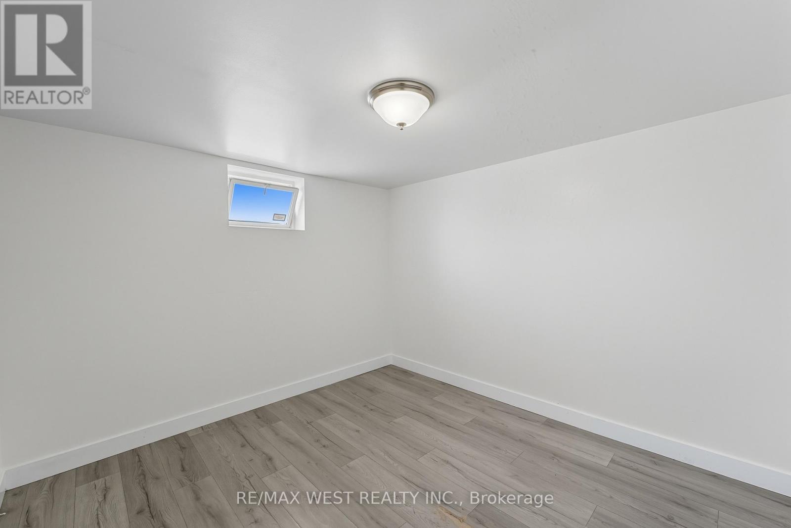 38 Feltham Avenue, Toronto (Rockcliffe-Smythe), Ontario  M6N 2C3 - Photo 34 - W13591136