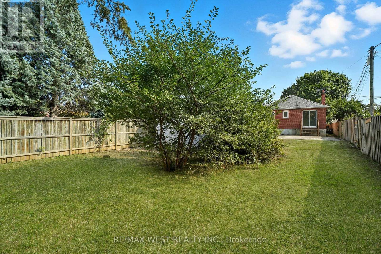 38 Feltham Avenue, Toronto (Rockcliffe-Smythe), Ontario  M6N 2C3 - Photo 42 - W13591136