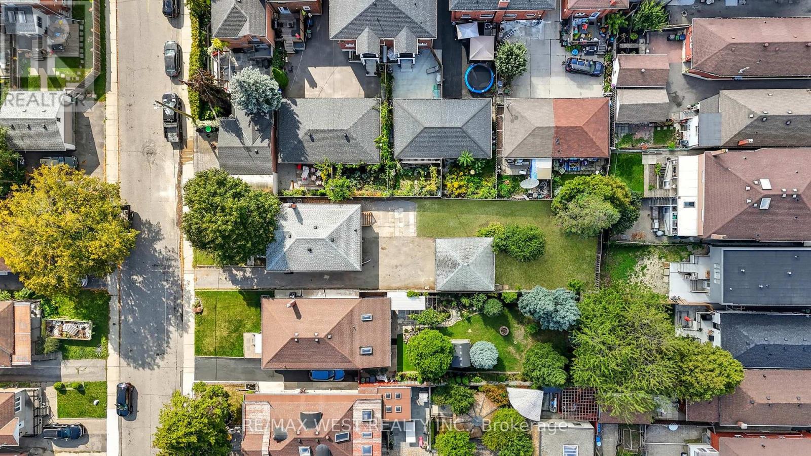 38 Feltham Avenue, Toronto (Rockcliffe-Smythe), Ontario  M6N 2C3 - Photo 49 - W13591136