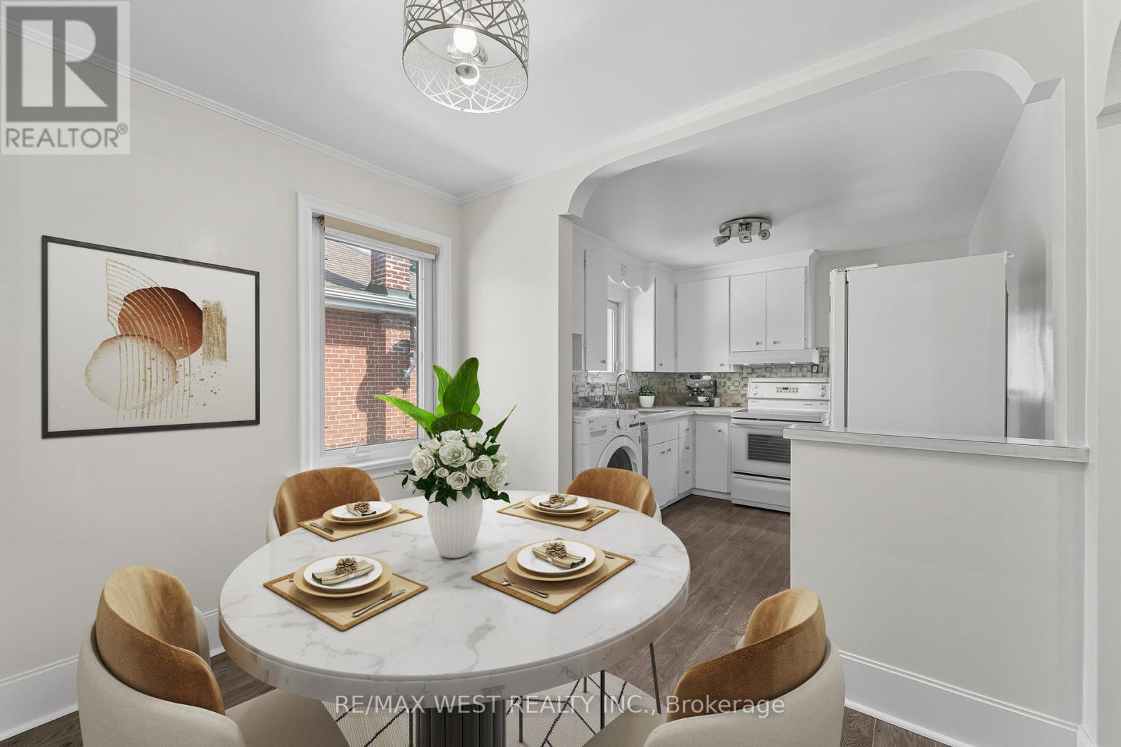 38 Feltham Avenue, Toronto (Rockcliffe-Smythe), Ontario  M6N 2C3 - Photo 6 - W13591136