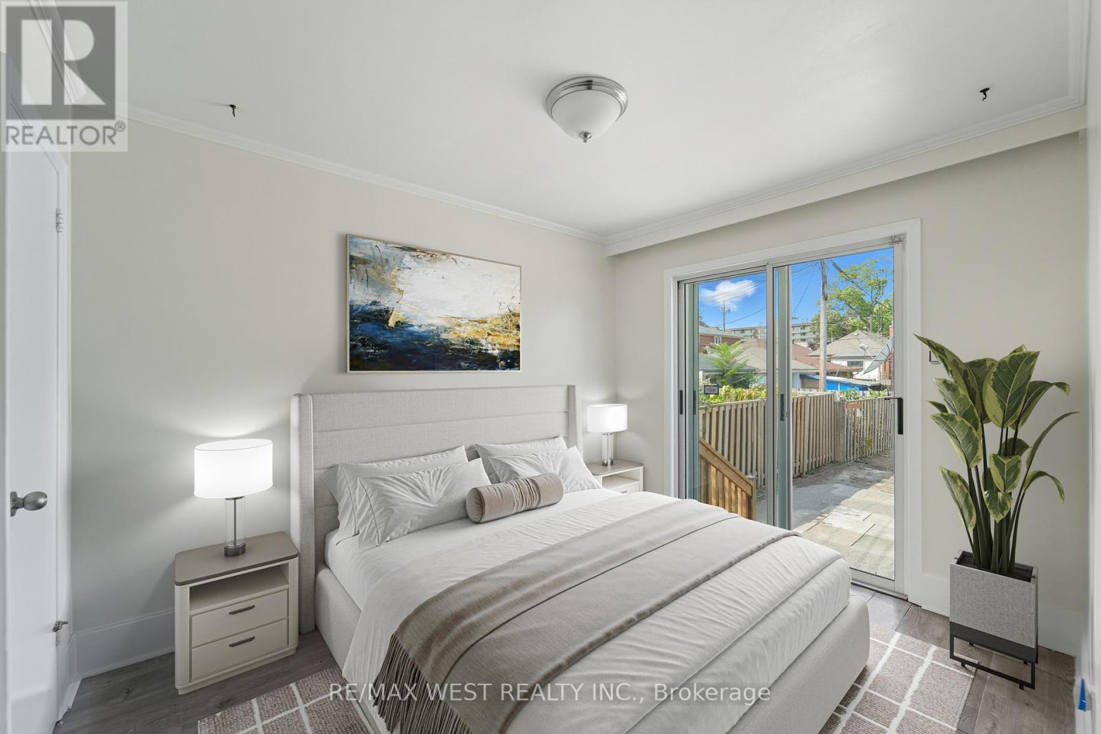 38 Feltham Avenue, Toronto (Rockcliffe-Smythe), Ontario  M6N 2C3 - Photo 9 - W13591136