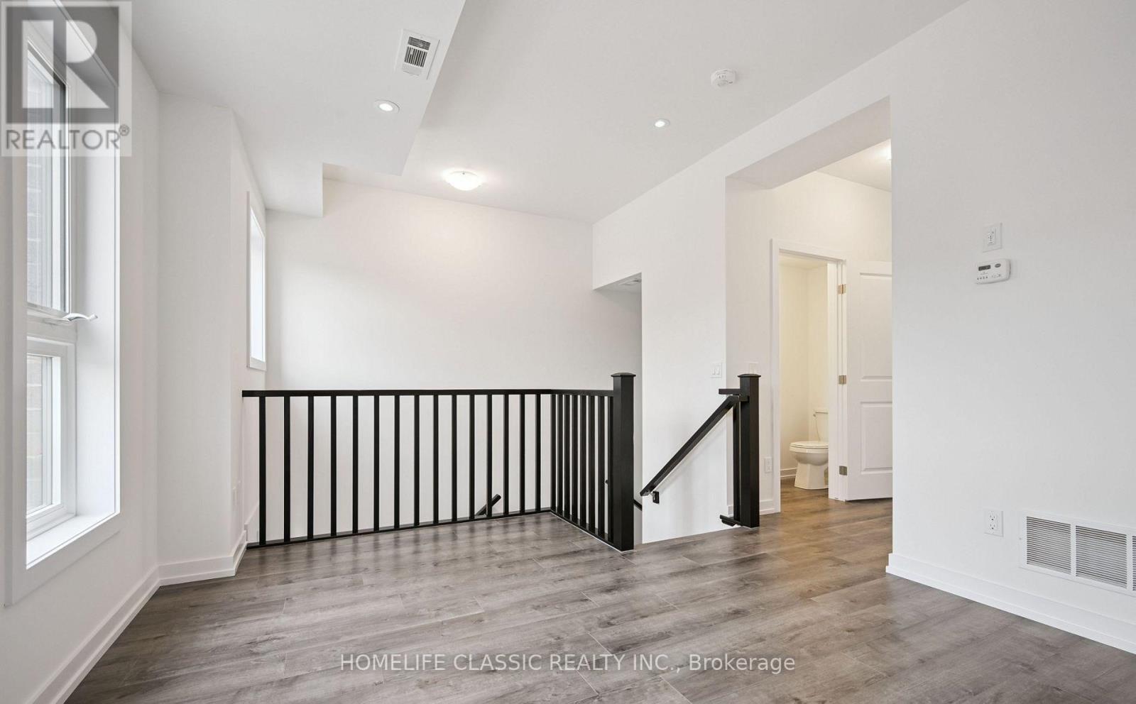 57 Great Falls Boulevard, Hamilton, Ontario  L8B 2A9 - Photo 3 - X13591154