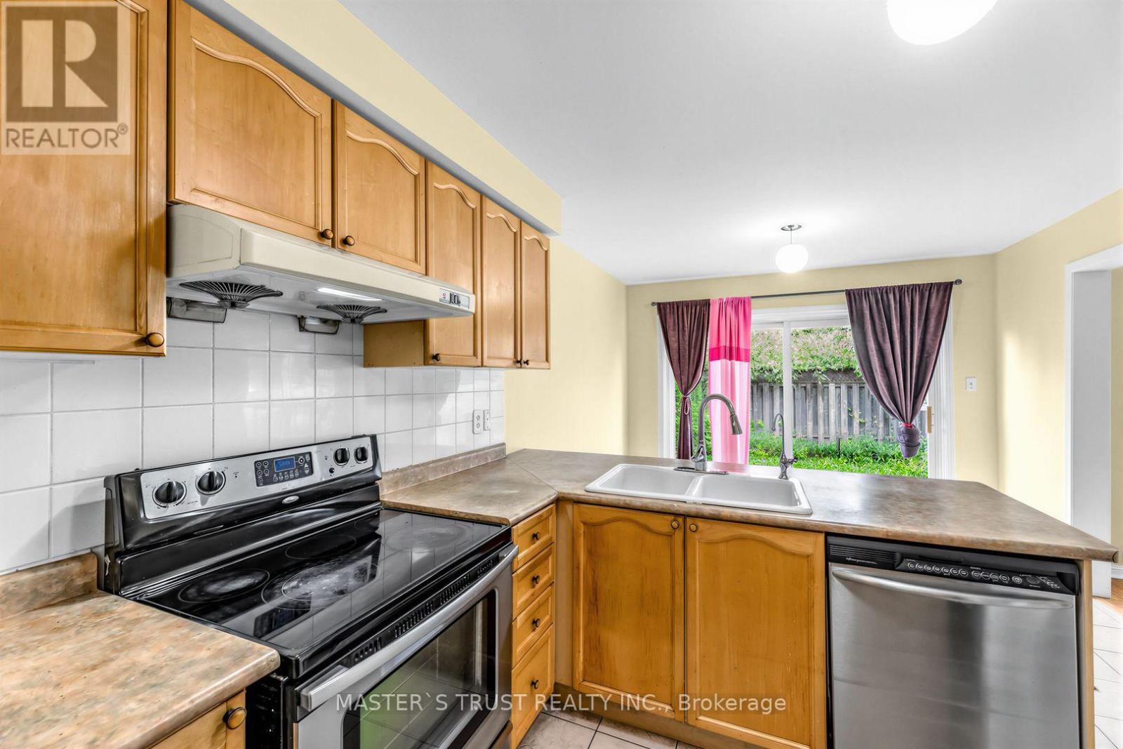 5 Bern Street E, Markham, Ontario L6E 1G7 - Photo 10 - N13582054