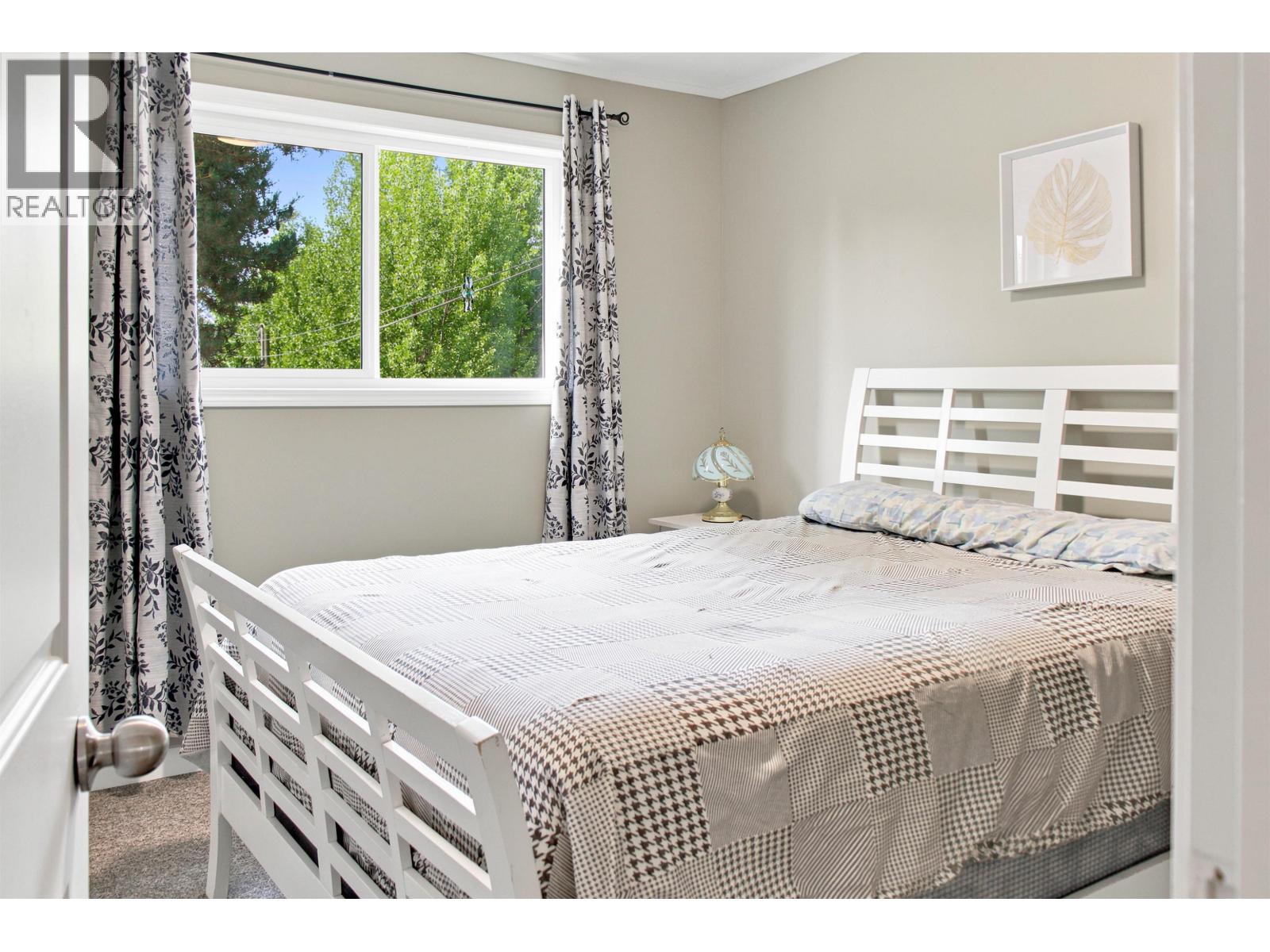 5513 Park Drive, 103 Mile House, British Columbia  V0K 2E1 - Photo 12 - R3148580