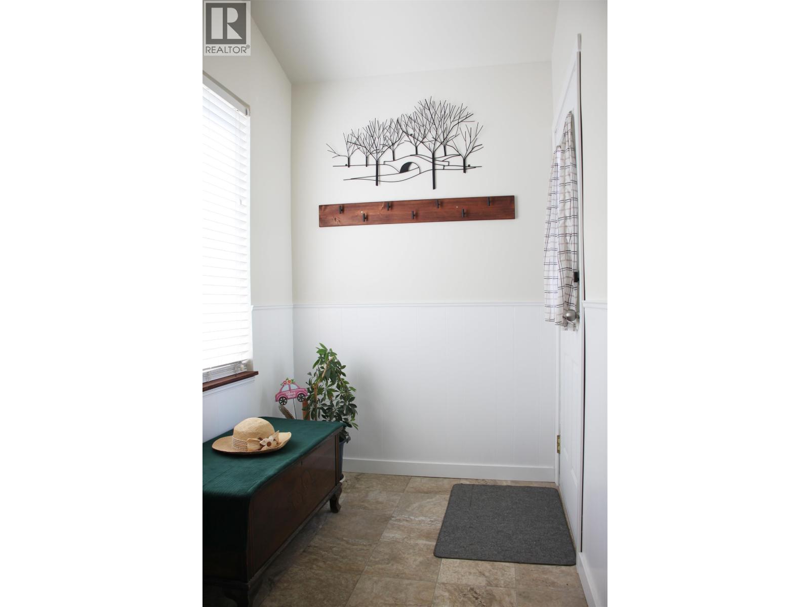 5513 Park Drive, 103 Mile House, British Columbia  V0K 2E1 - Photo 14 - R3148580