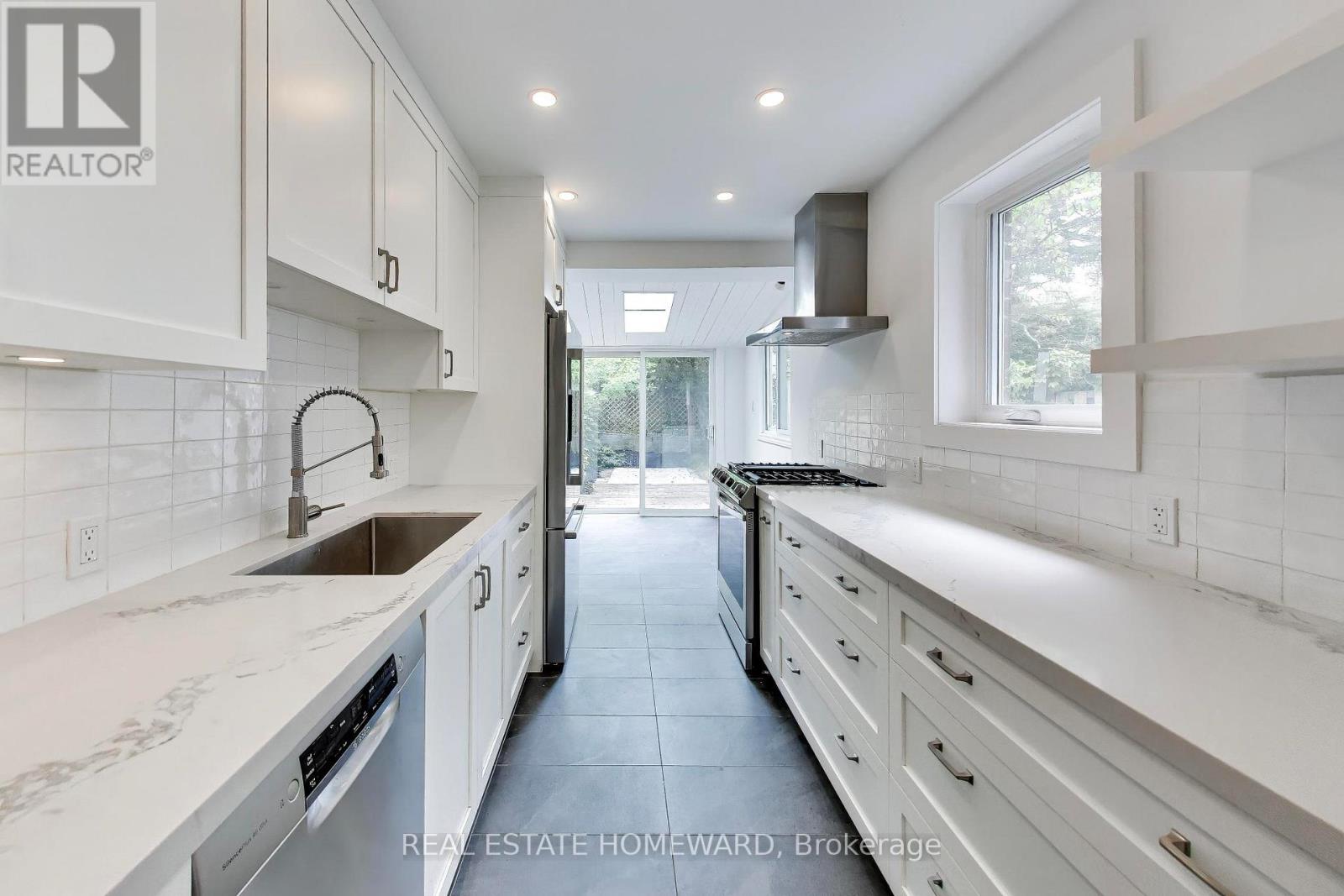 163 Glenmount Park Road, Toronto (East End-Danforth), Ontario  M4E 2E3 - Photo 10 - E13591212