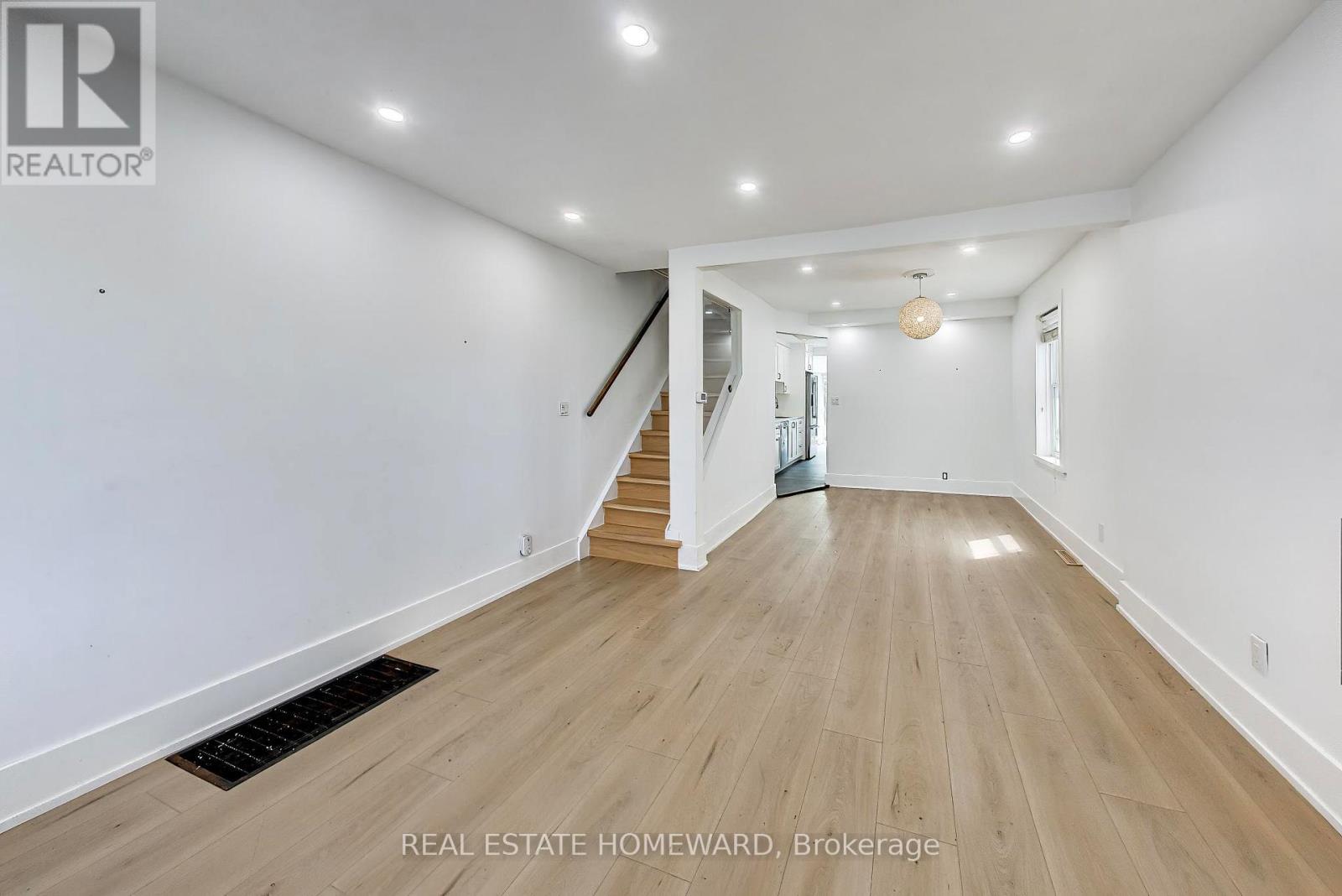 163 Glenmount Park Road, Toronto (East End-Danforth), Ontario  M4E 2E3 - Photo 5 - E13591212