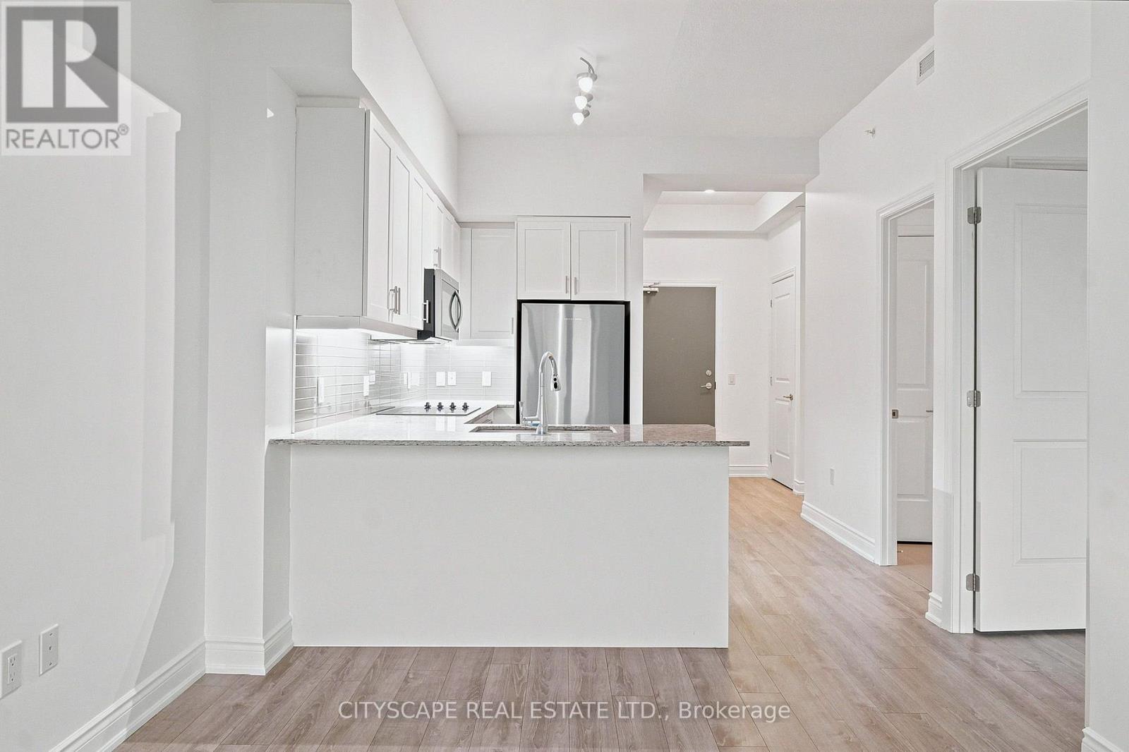 1210 - 9618 Yonge Street, Richmond Hill (North Richvale), Ontario  L4C 0X5 - Photo 8 - N13591208