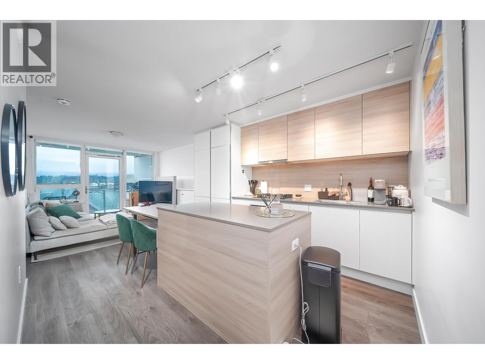 710 988 QUAYSIDE DRIVE