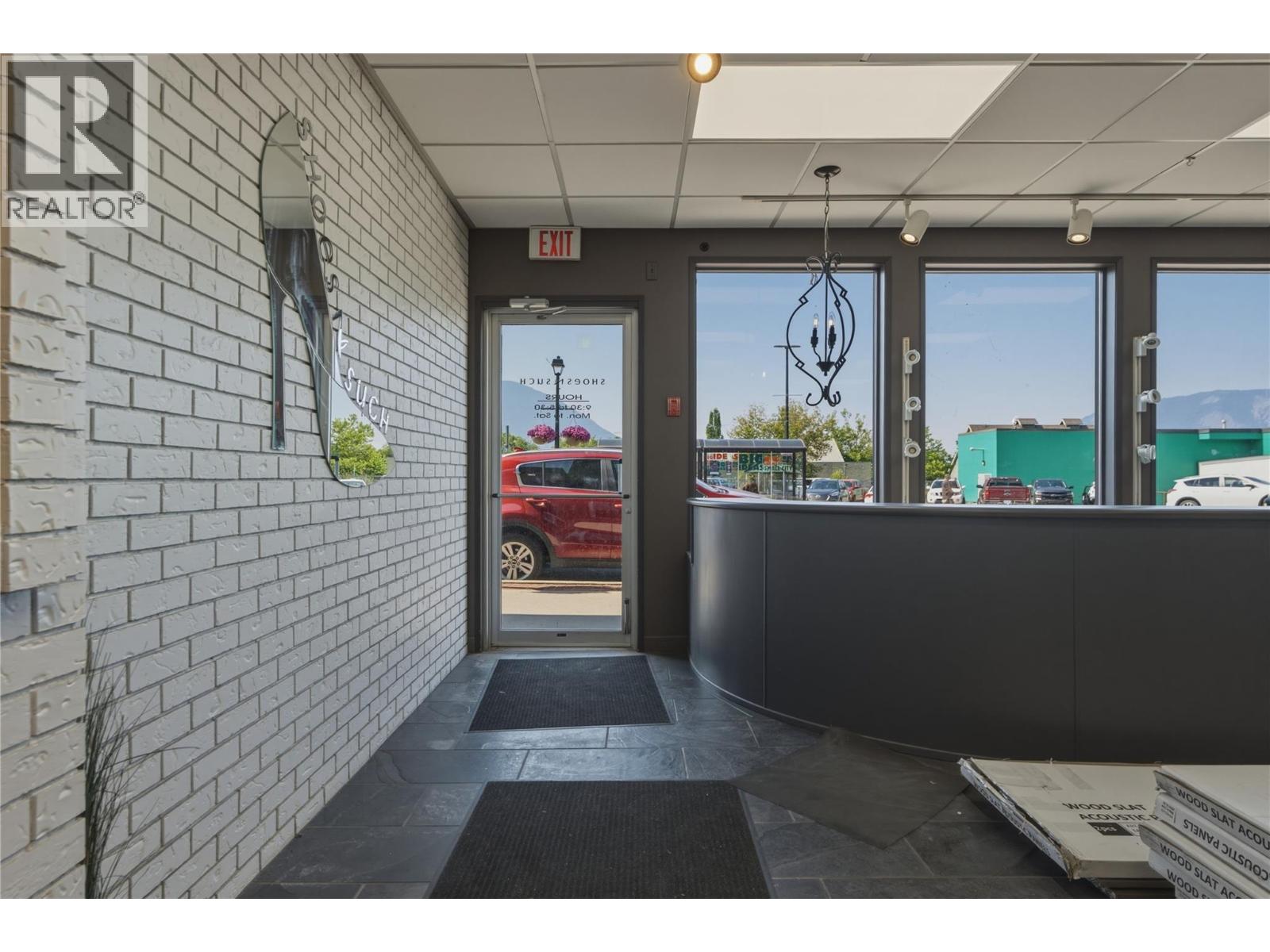 90 Lakeshore Drive NE Unit# 1, Salmon Arm, British Columbia  V1E 4N3 - Photo 3 - 10395117
