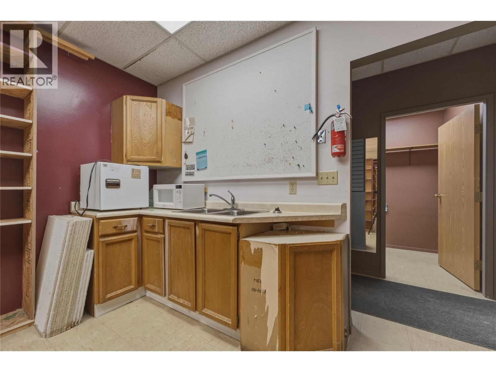 90 Lakeshore Drive NE Unit# 1, Salmon Arm, British Columbia  V1E 4N3 - Photo 11 - 10395117