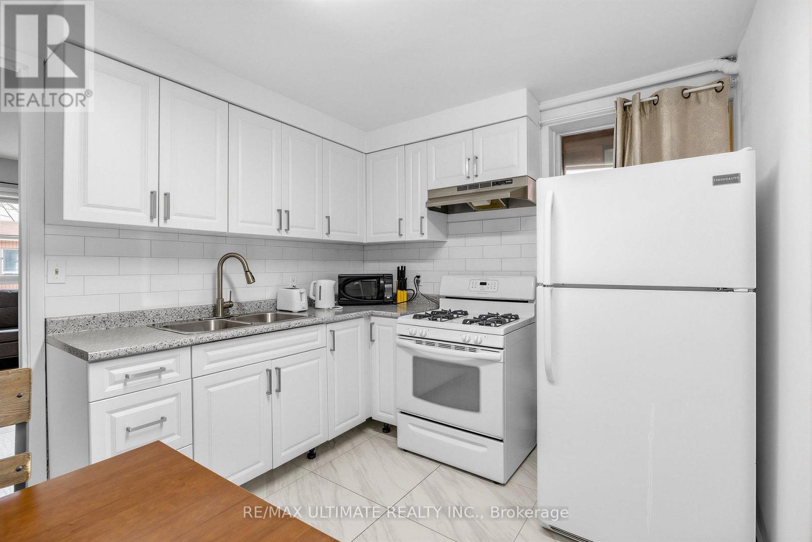 Main Floor - 57 Shanly Street, Toronto, Ontario  M6H 1S4 - Photo 4 - W13589710