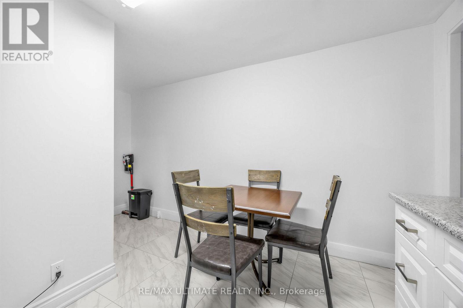 Main Floor - 57 Shanly Street, Toronto, Ontario  M6H 1S4 - Photo 3 - W13589710