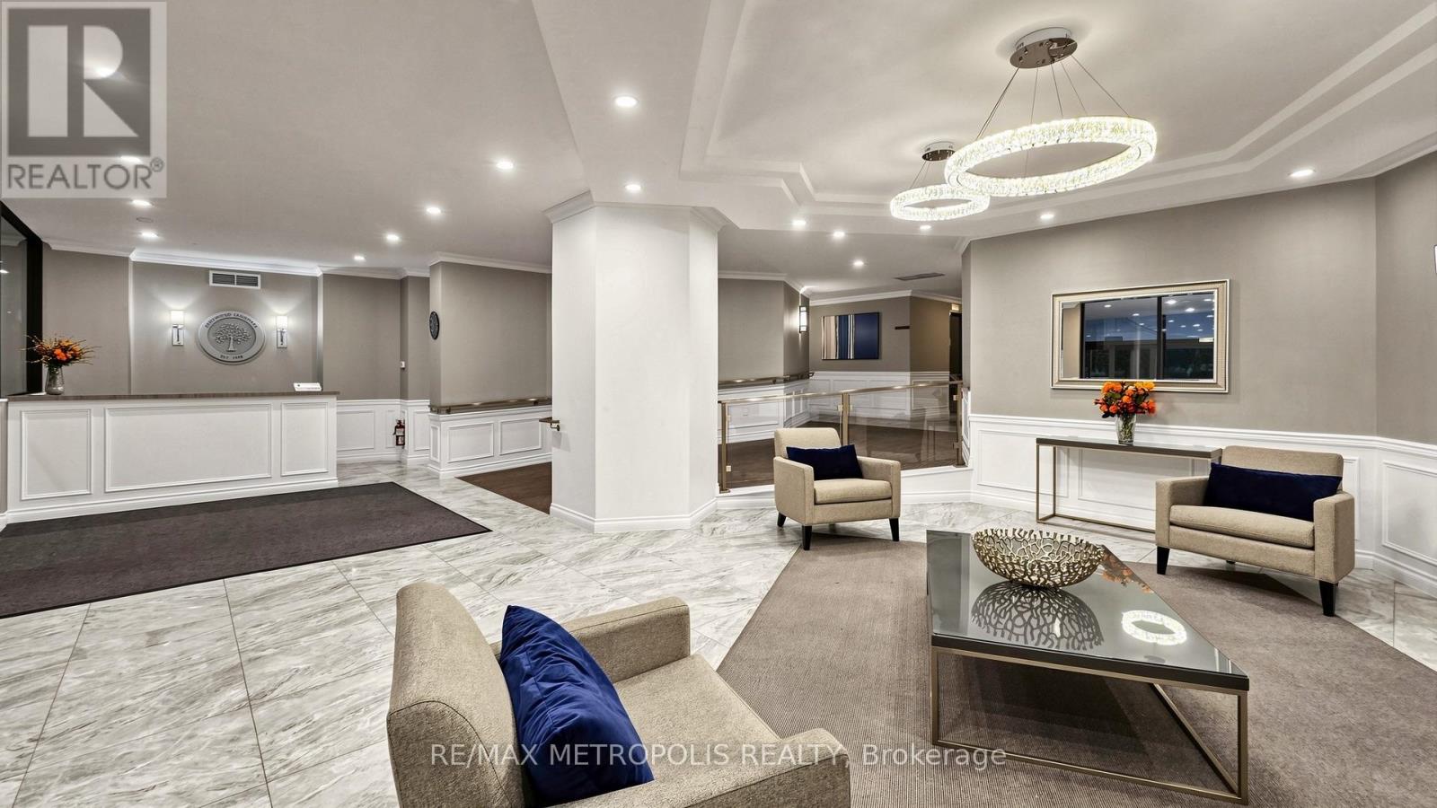 1803 - 1300 Bloor Street, Mississauga, Ontario L4Y 3Z2 - Photo 2 - W13578496