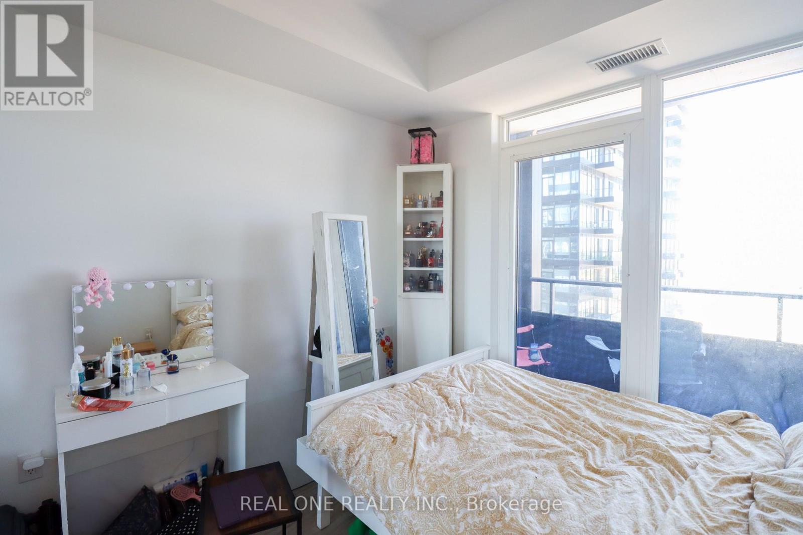 1302 - 395 Square One Drive, Mississauga, Ontario  L5B 0P6 - Photo 10 - W13591346