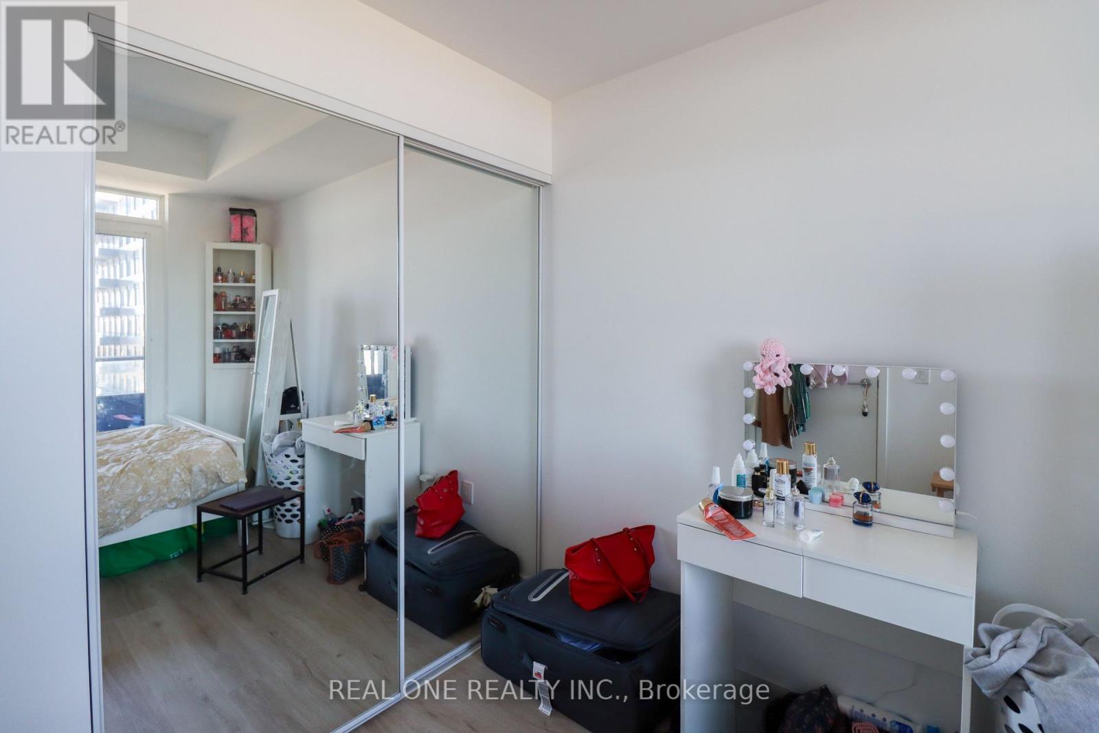 1302 - 395 Square One Drive, Mississauga, Ontario  L5B 0P6 - Photo 11 - W13591346