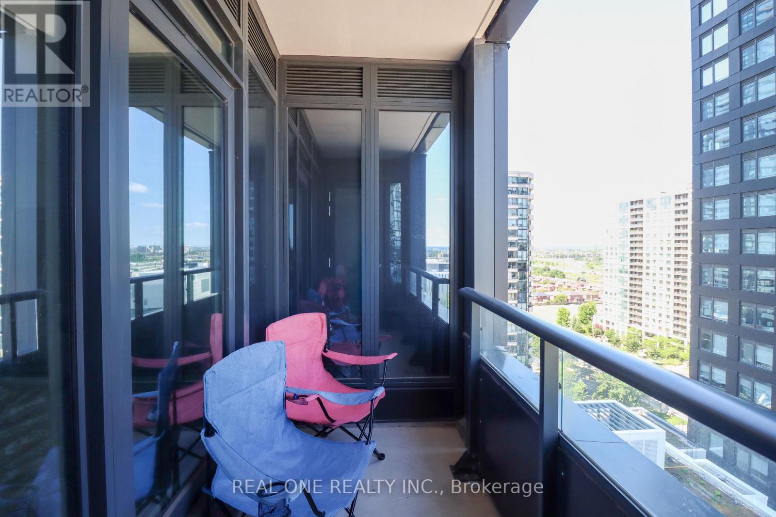 1302 - 395 Square One Drive, Mississauga, Ontario  L5B 0P6 - Photo 15 - W13591346