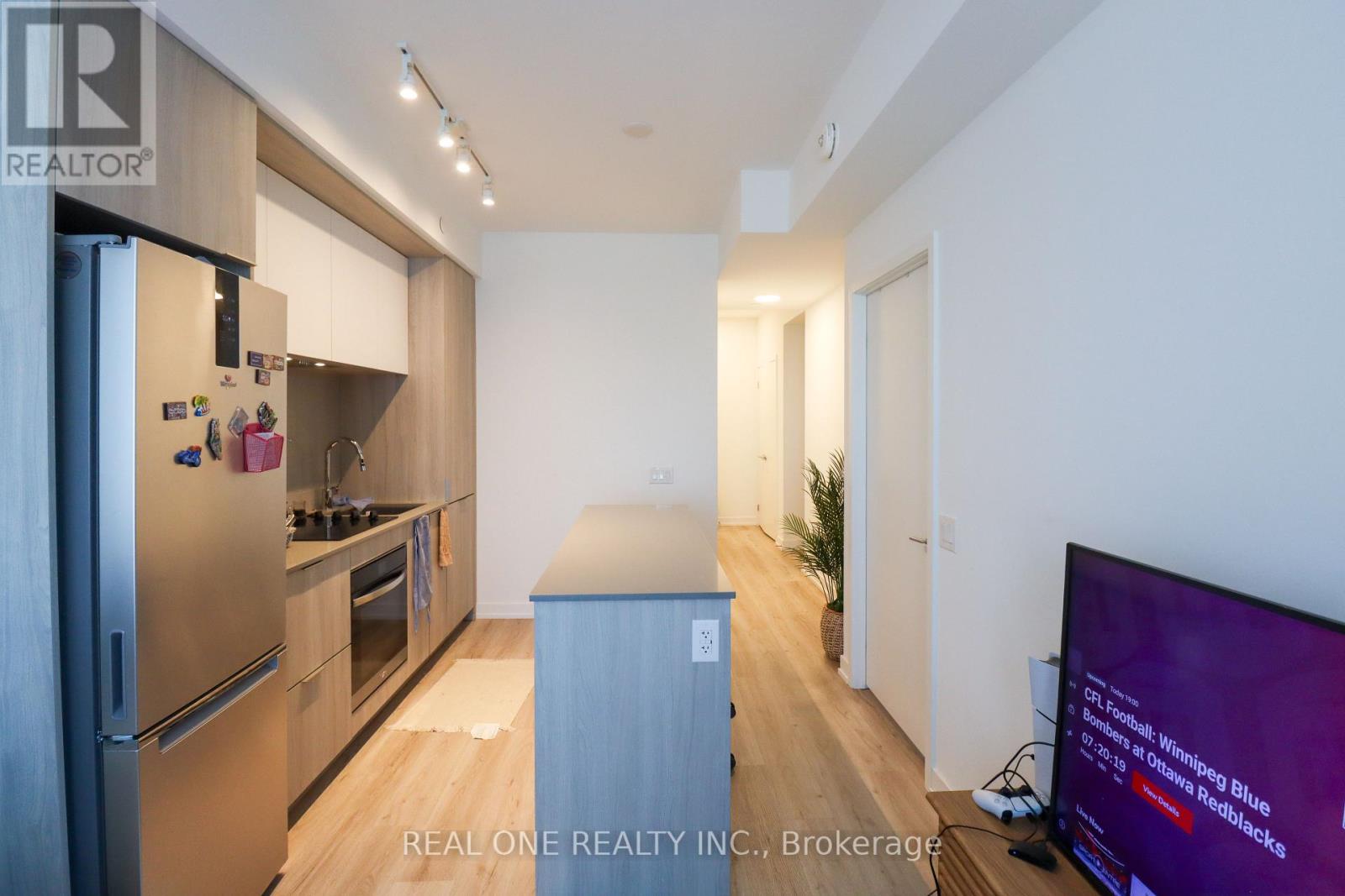1302 - 395 Square One Drive, Mississauga, Ontario  L5B 0P6 - Photo 7 - W13591346