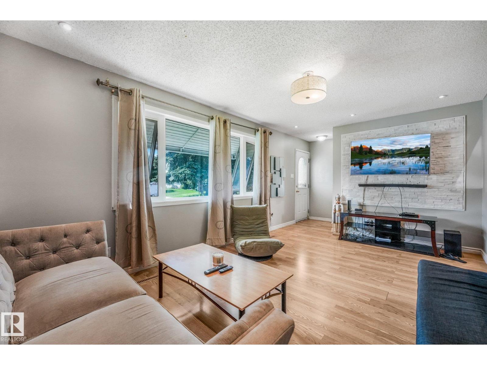 5914 91 Av NW, Edmonton, Alberta  T6B 0R4 - Photo 8 - E4500053