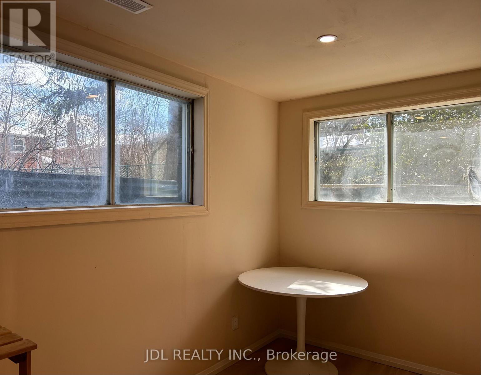 Two-Bedroom Bsmt - 21 Squires Ave Avenue, Toronto, Ontario  M4B 2R2 - Photo 2 - E13591358