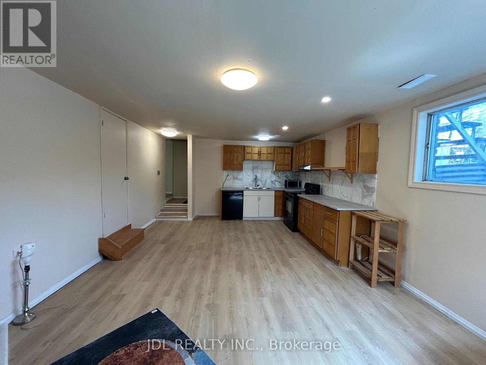 Two-Bedroom Bsmt - 21 Squires Ave Avenue, Toronto, Ontario  M4B 2R2 - Photo 6 - E13591358