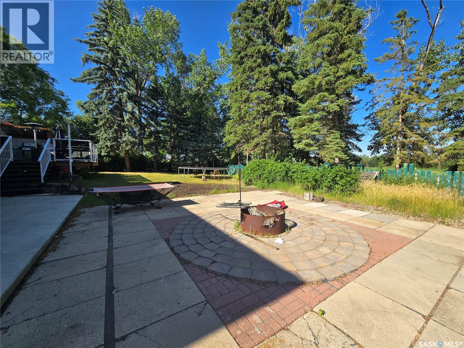 327 Russell Street, Stoughton, Saskatchewan  S0G 4T0 - Photo 2 - SK043134