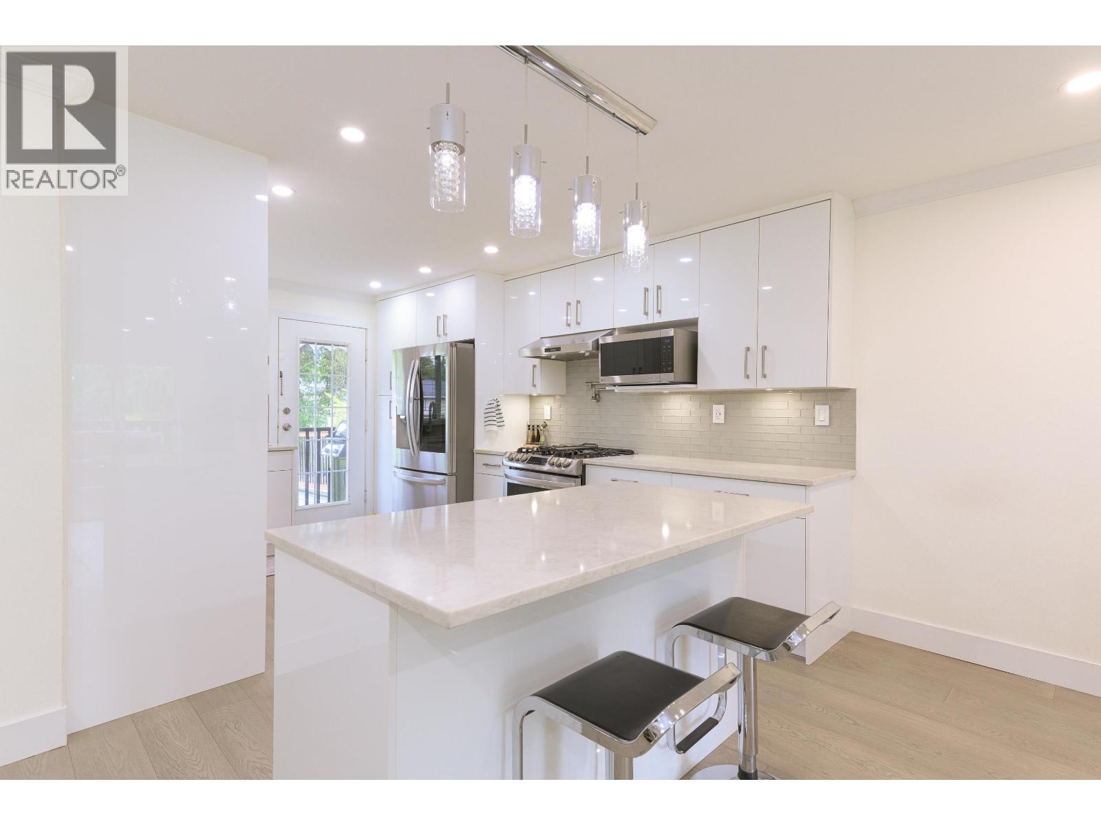 1543 CHADWICK AVENUE, Port Coquitlam, British Columbia