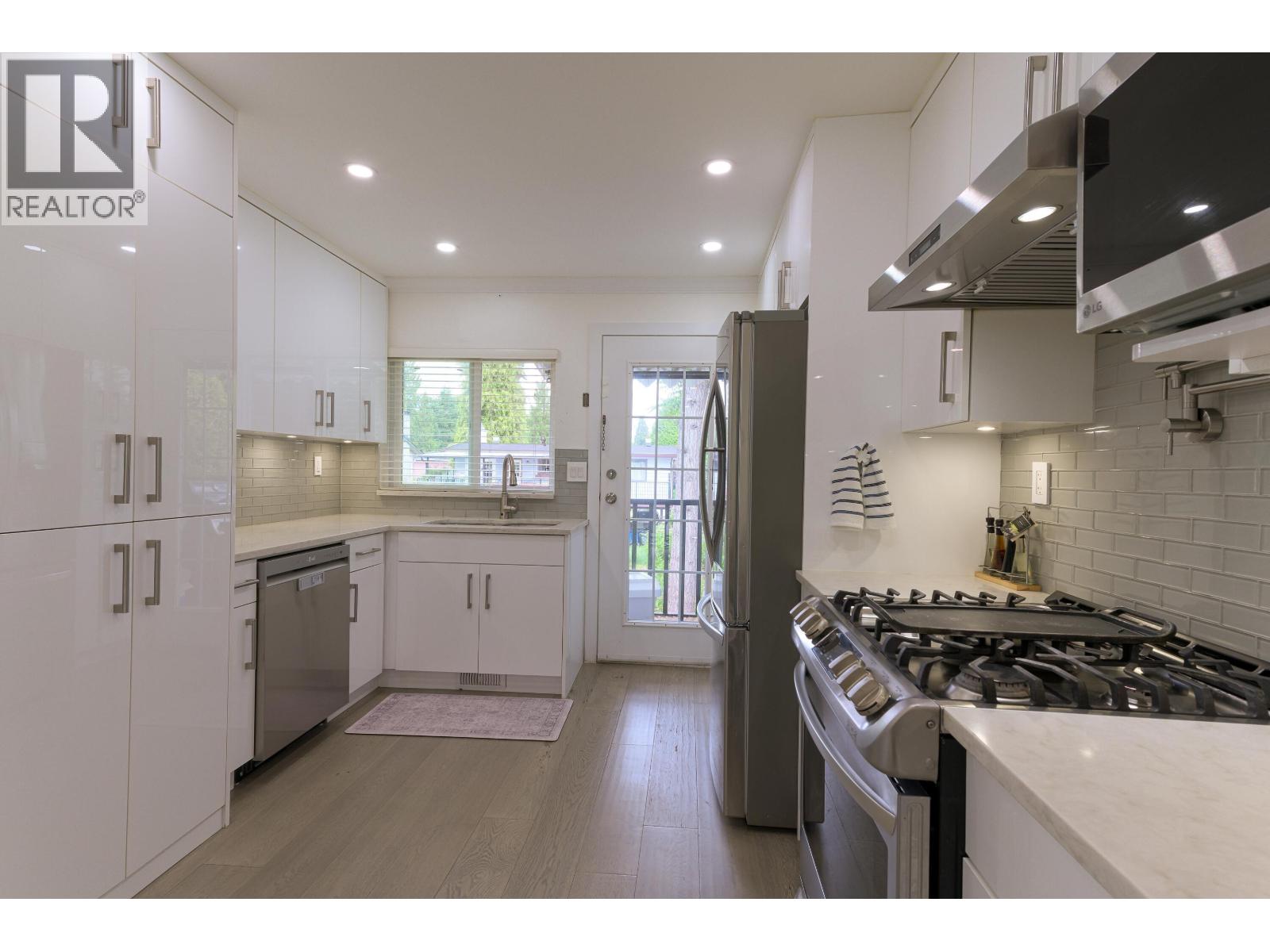 1543 CHADWICK AVENUE — photo 4