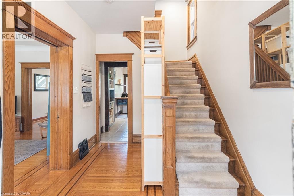 9 Senator Avenue, Hamilton, Ontario  L8L 1Z3 - Photo 4 - 40842299