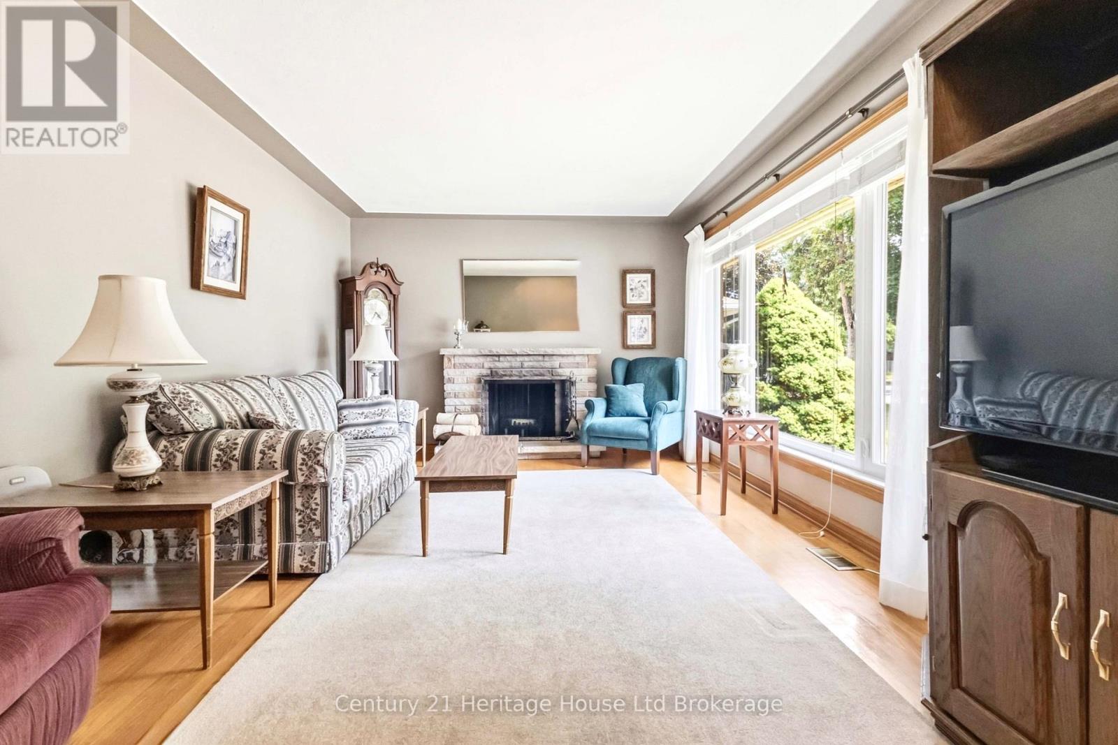 26 Deveron Crescent, London South, Ontario  N5Z 4B1 - Photo 3 - X13591430
