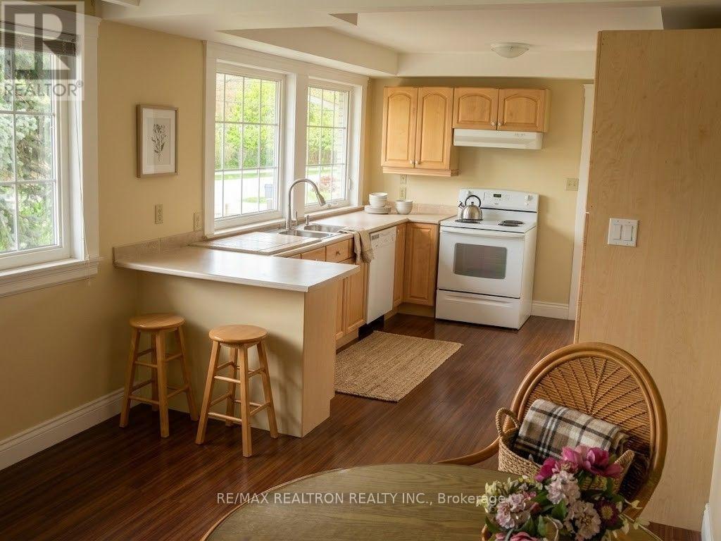 166 Weldrick Road, Richmond Hill, Ontario  L4C 3V1 - Photo 1 - N13591396