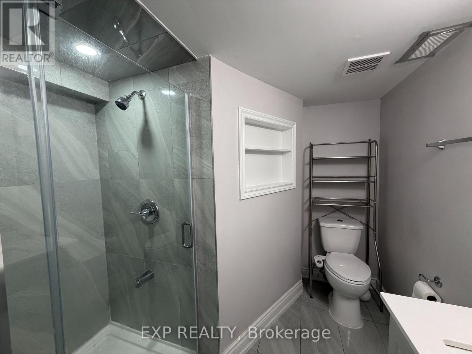 69 Gardenbrooke Trail, Brampton, Ontario L6P 3J3 - Photo 10 - W13591446