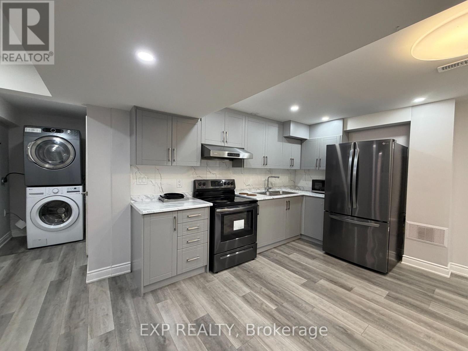 69 Gardenbrooke Trail, Brampton, Ontario L6P 3J3 - Photo 4 - W13591446