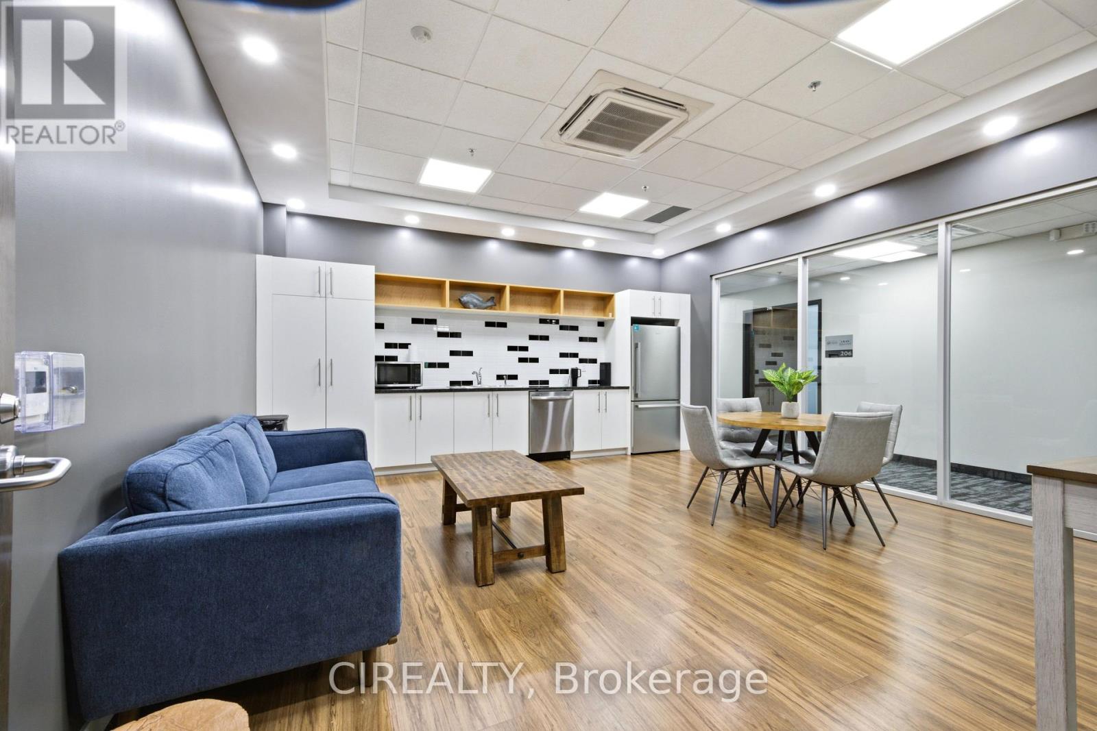 209 - 1670 North Service Road, Oakville (Qe Queen Elizabeth), Ontario  L6H 7G3 - Photo 13 - W13591464